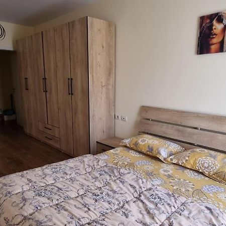 New & Great Located Apartment Near Center Tirana Kültér fotó