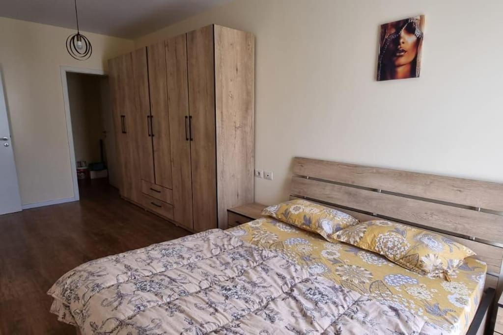 New & Great Located Apartment Near Center Tirana Kültér fotó