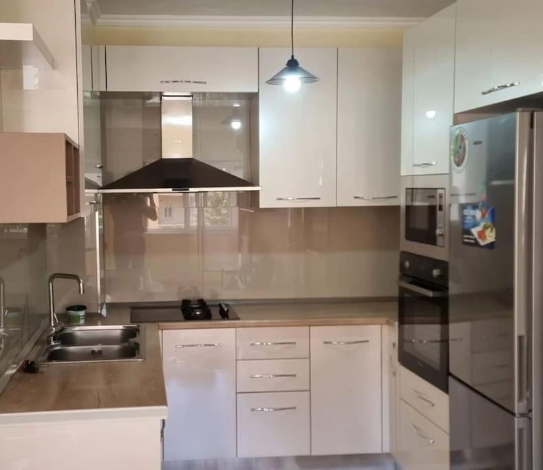 New & Great Located Apartment Near Center Tirana Kültér fotó