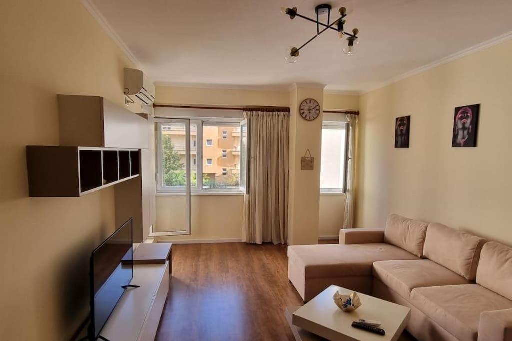 New & Great Located Apartment Near Center Tirana Kültér fotó