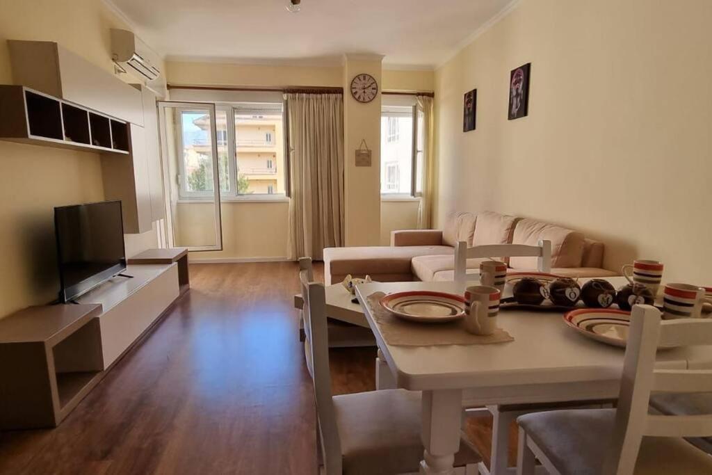 New & Great Located Apartment Near Center Tirana Kültér fotó